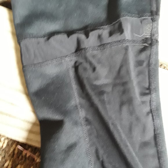 VGW-Fabletics Zoey Black Mesh Compression Capri - Picture 3 of 6